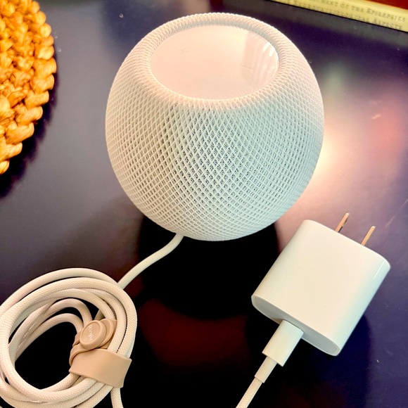 Apple HomePod Mini - Picture 1 of 5